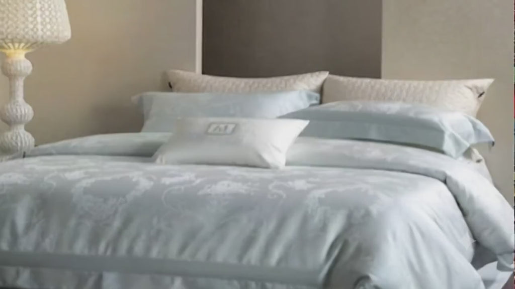 Anne – Artisan Gold & Silver Jacquard Bedding Set